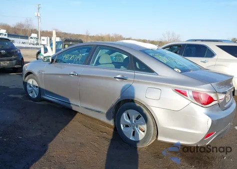 2013 Hyundai Sonata Hybrid z USA, uszkodzony, nr VIN KMHEC4A42DA065398